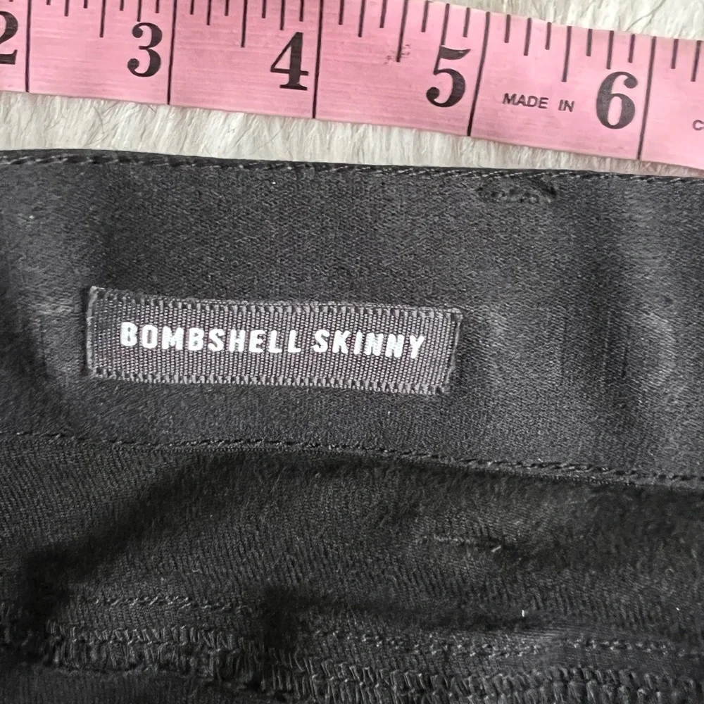 TORRID BOMBSHELL SKINNY PREMIUM STRETCH HIGH-RISE DESTRUCTED JEAN. Size 24R - Picture 9 of 11